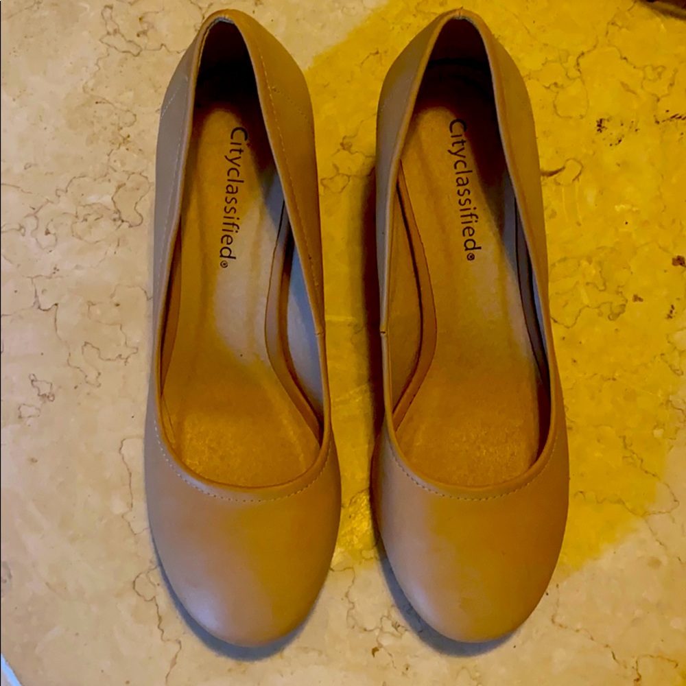 City Classified ballet low block  heels
